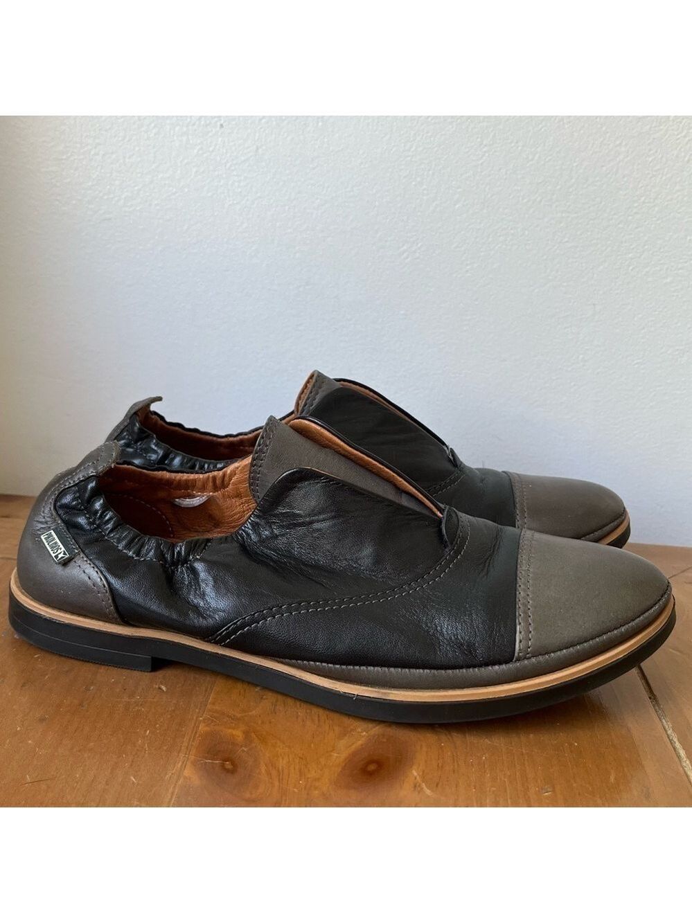 Pikolinos Women's Santorini Slip On Flat two-color gray black Oxford shoe 7.5